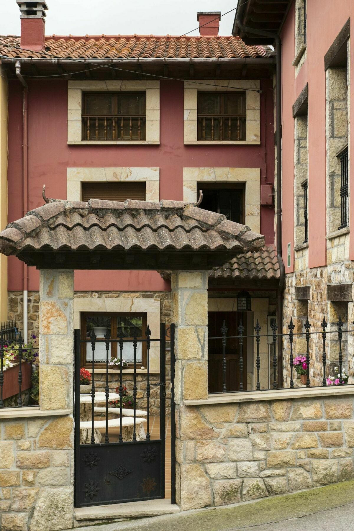 Apartamentos La Regoria Arenas De Cabrales Extérieur photo