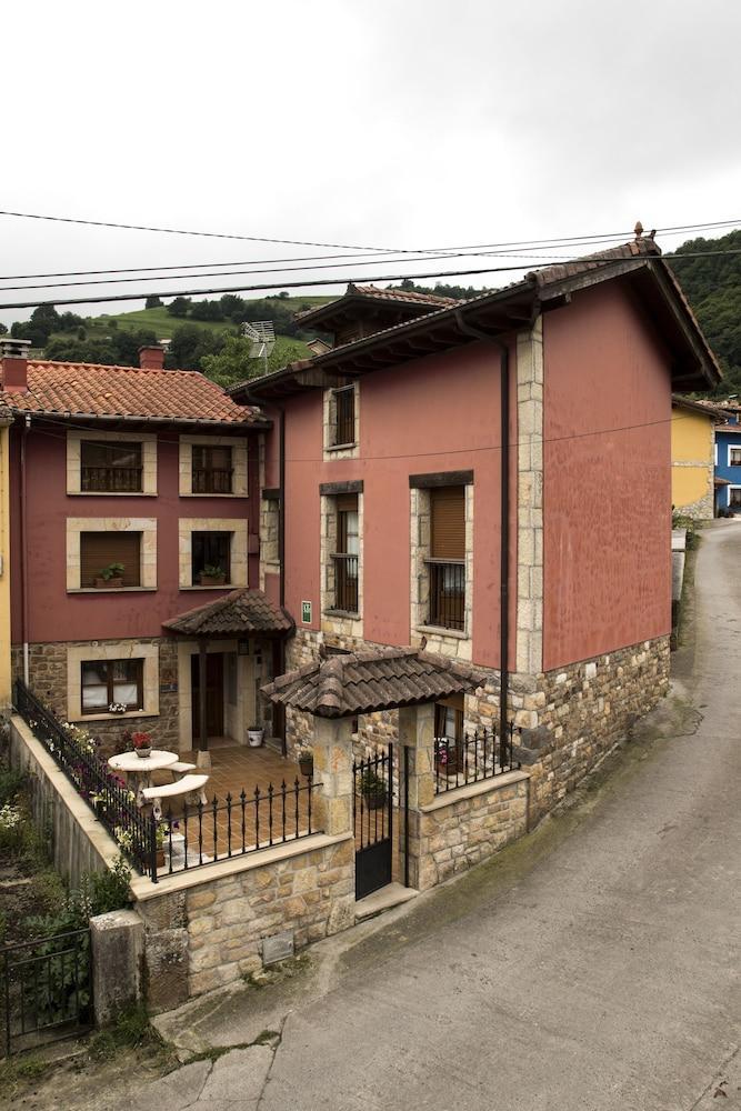 Apartamentos La Regoria Arenas De Cabrales Extérieur photo